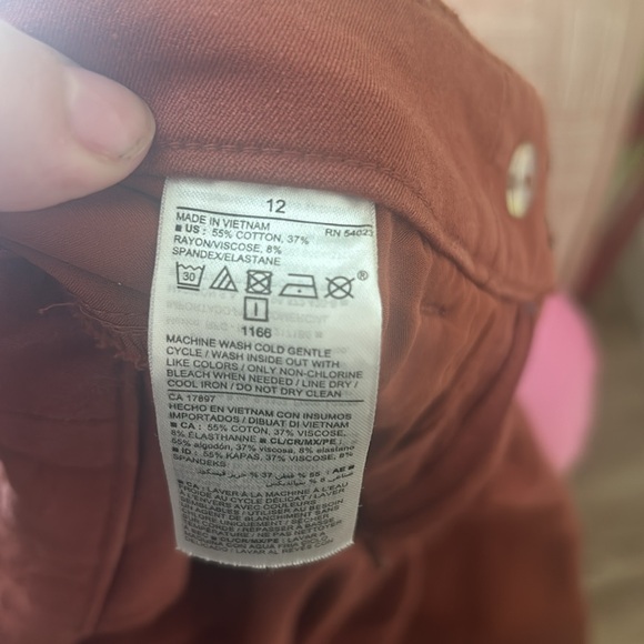 !Set of 3! Old Navy Pixie Pants Bundle - Picture 16 of 16